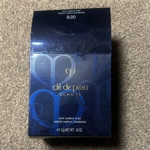 Clé de Peau Beauté Radiant Cushion Foundation